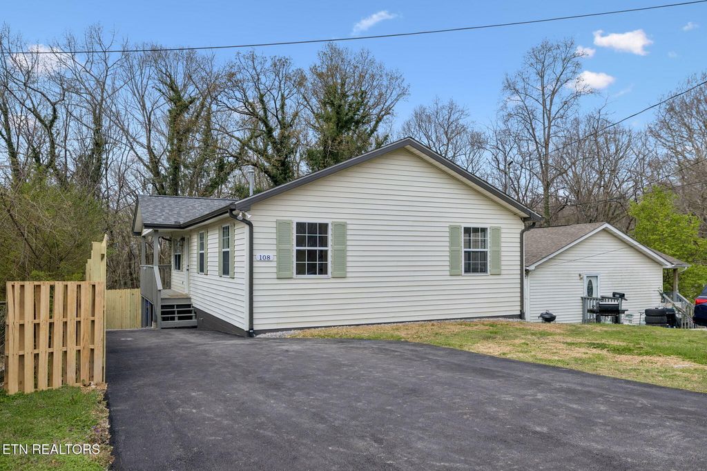 Photo of 108 Jellico Lane, Oak Ridge, TN 37830 (MLS # 1333288)