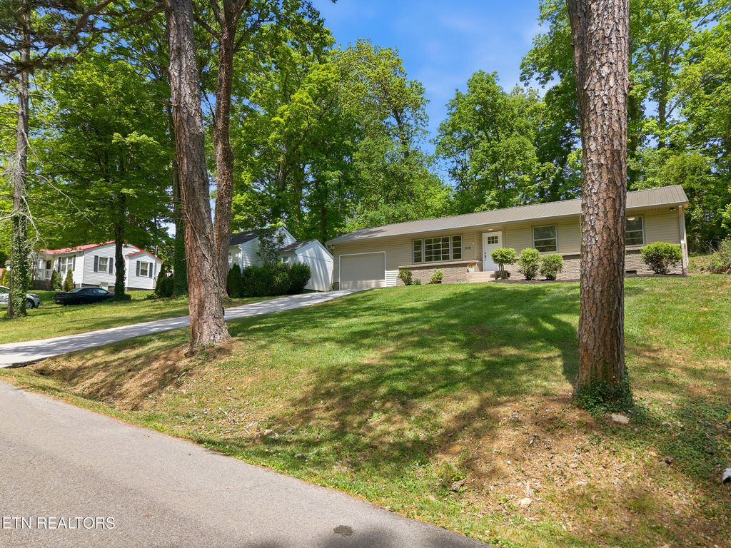 Photo of 315 Hermitage Drive, Knoxville, TN 37920 (MLS # 1338854)