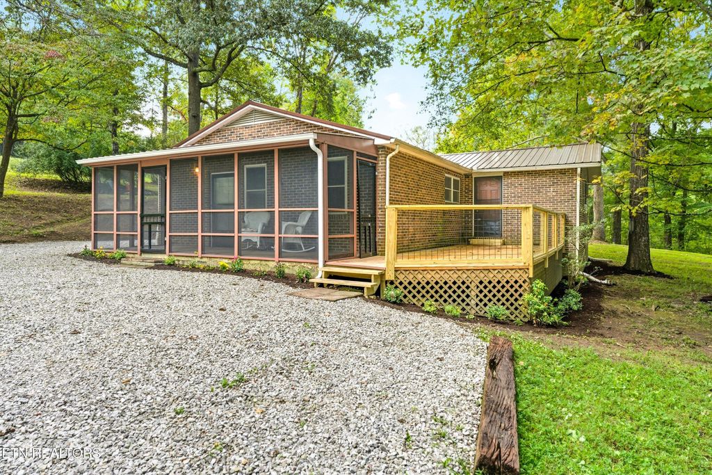 Photo of 112 Tanasi Lane, Andersonville, TN 37705 (MLS # 1316000)