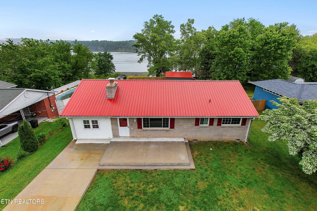 Photo of 812 Brown Ave, Kingston, TN 37763 (MLS # 1300395)