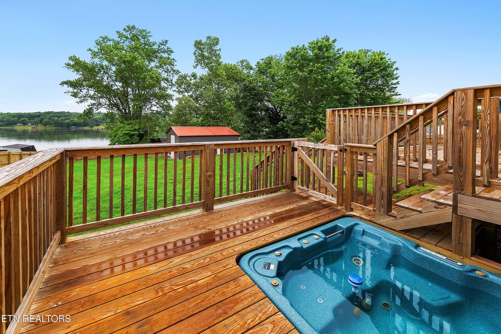 Photo of 812 Brown Ave, Kingston, TN 37763 (MLS # 1300395)