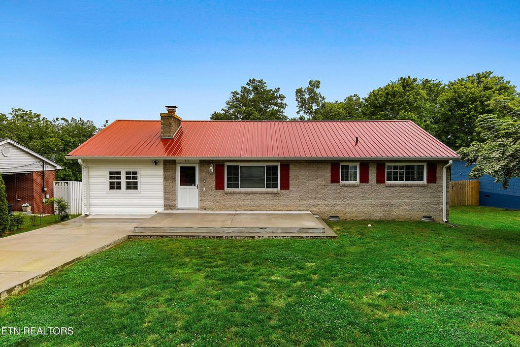 Photo of 812 Brown Ave, Kingston, TN 37763 (MLS # 1300395)