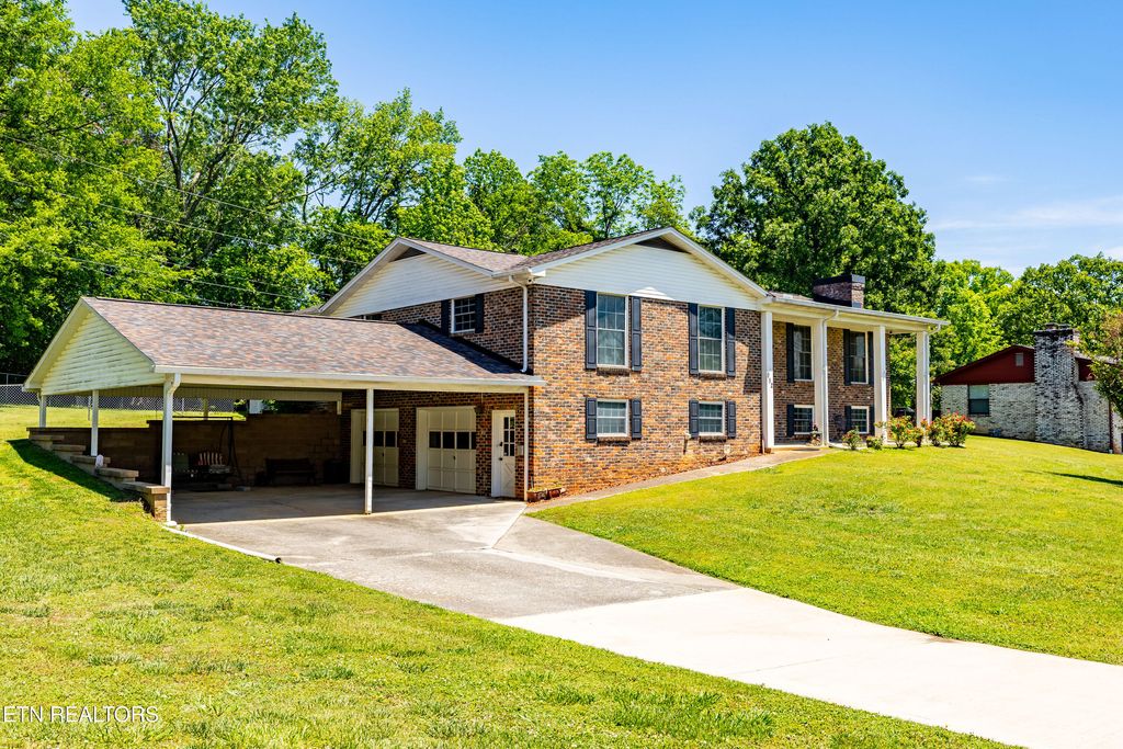 Photo of 912 Windemere Circle, Maryville, TN 37804 (MLS # 1339922)