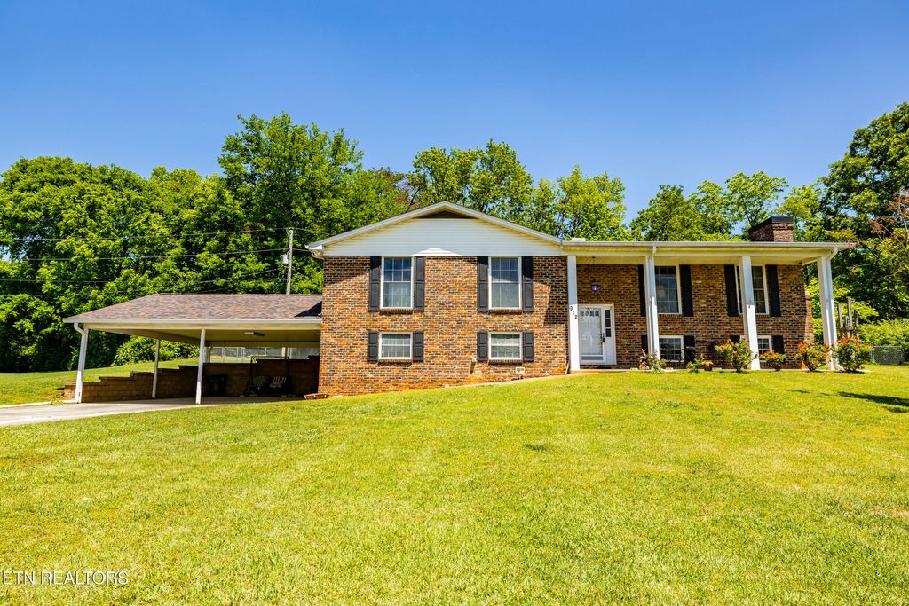 Photo of 912 Windemere Circle, Maryville, TN 37804 (MLS # 1339922)