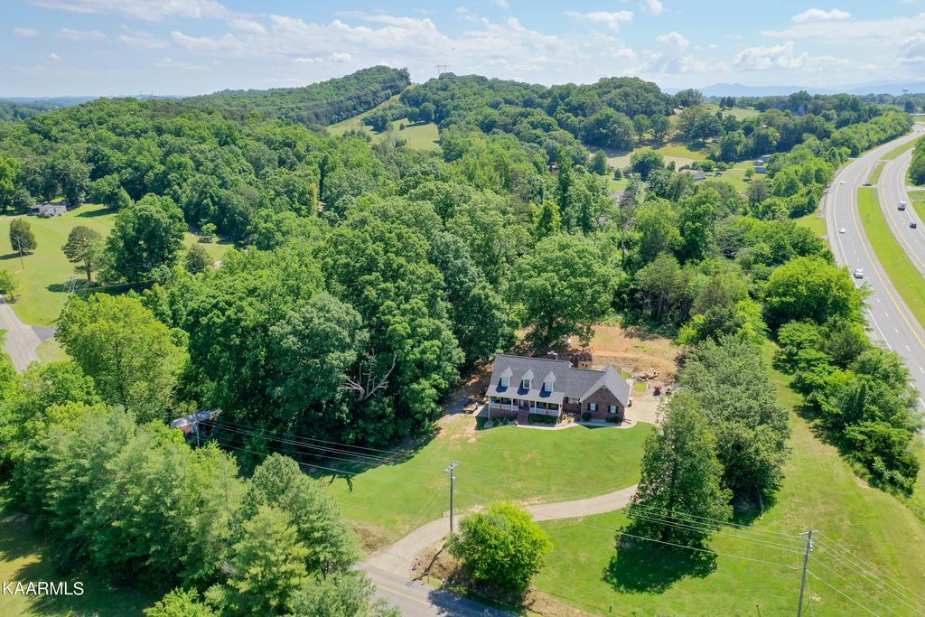 Photo of 618 N Union Grove Rd, Friendsville, TN 37737 (MLS # 1228514)