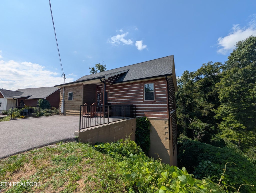Photo of 714 Old Ridge Rd, Gatlinburg, TN 37738 (MLS # 1356860)