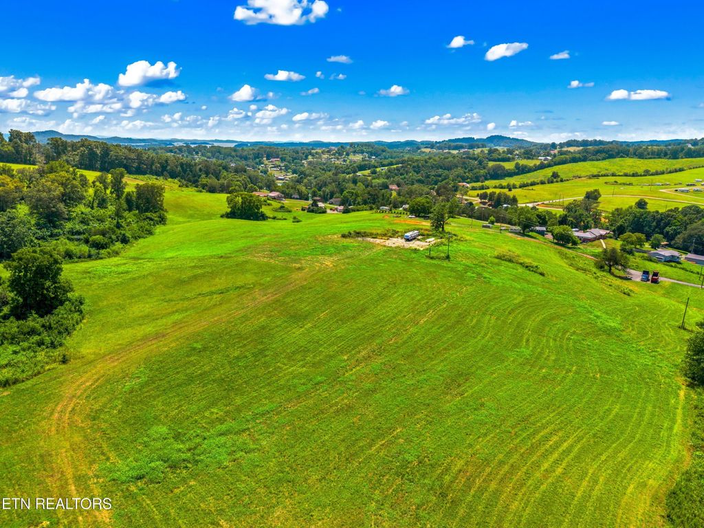 Photo of 6031 Lakeshore Drive, Bean Station, TN 37708 (MLS # 1308395)