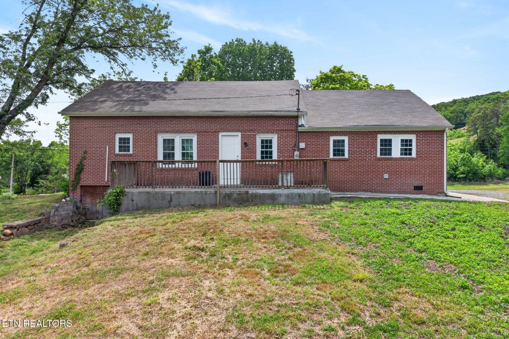 Photo of 3065 Rocky Springs Rd, Spring City, TN 37381 (MLS # 1339219)