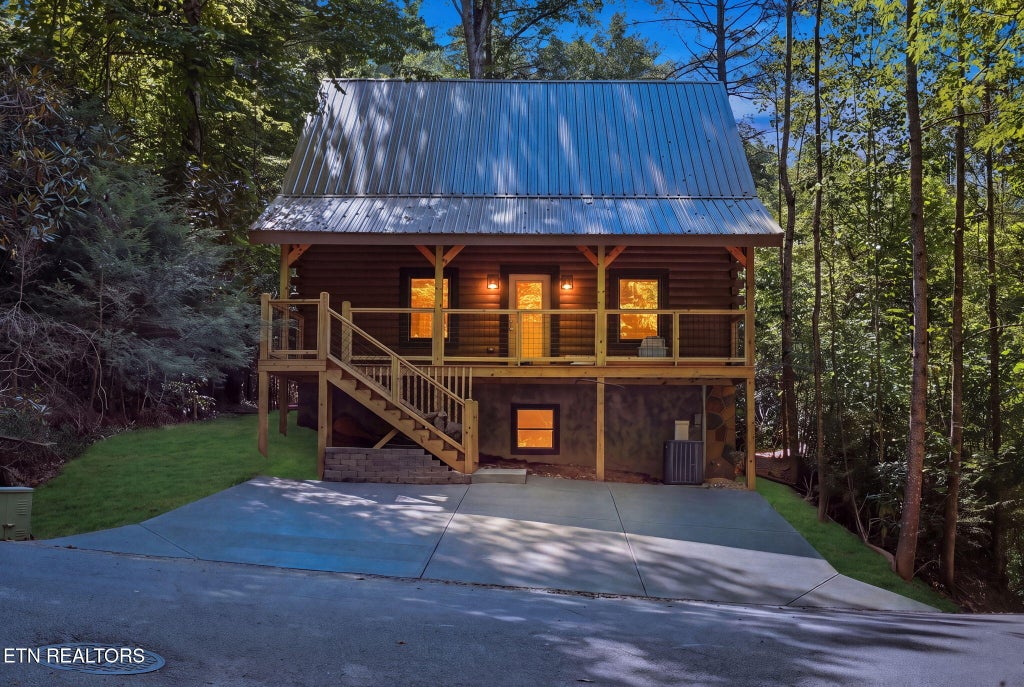 Photo of 1607 Mountain Shadow Way, Gatlinburg, TN 37738 (MLS # 1353701)