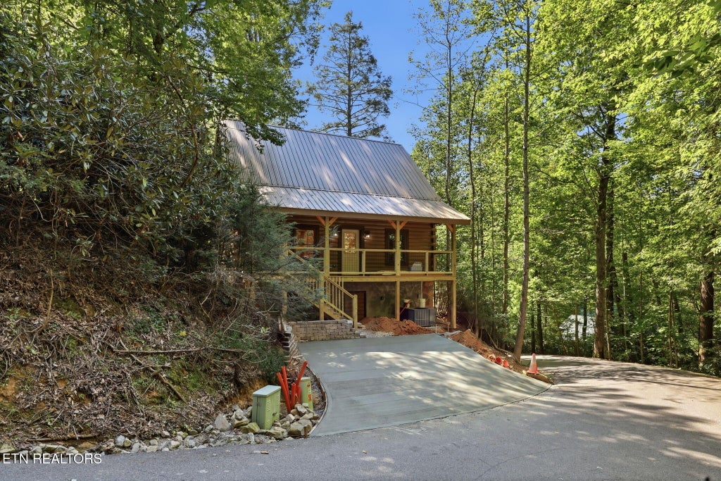 Photo of 1607 Mountain Shadow Way, Gatlinburg, TN 37738 (MLS # 1353701)