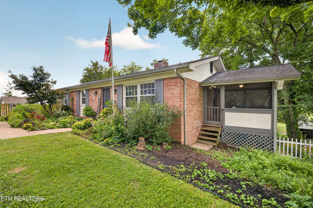 Photo of 140 Westwood Drive, Clinton, TN 37716 (MLS # 1350707)