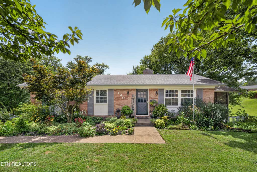 Photo of 140 Westwood Drive, Clinton, TN 37716 (MLS # 1350707)