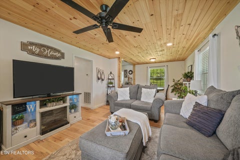 Tiny photo for 636 Robertsville Rd, Oak Ridge, TN 37830 (MLS # 1343955)