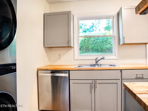 Tiny photo for 636 Robertsville Rd, Oak Ridge, TN 37830 (MLS # 1343955)