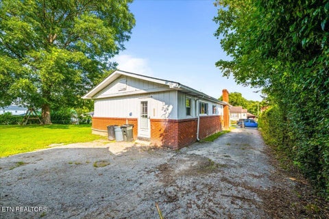 Tiny photo for 1008 W Walden St, LaFollette, TN 37766 (MLS # 1349693)