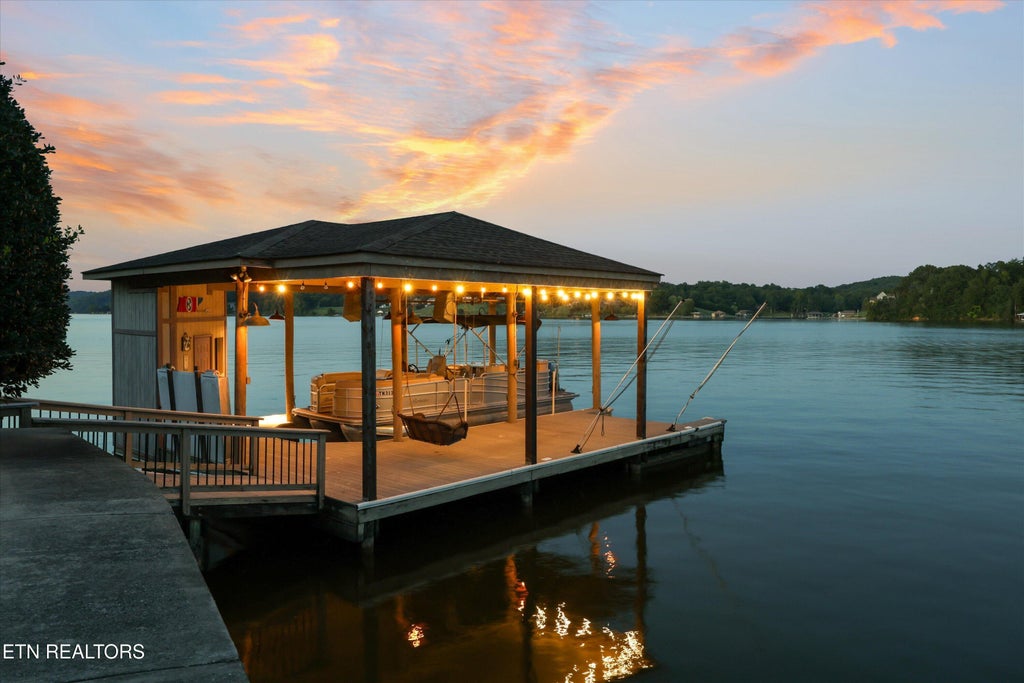 Photo of 233 Lake Crest Drive, Lenoir City, TN 37772 (MLS # 1356443)