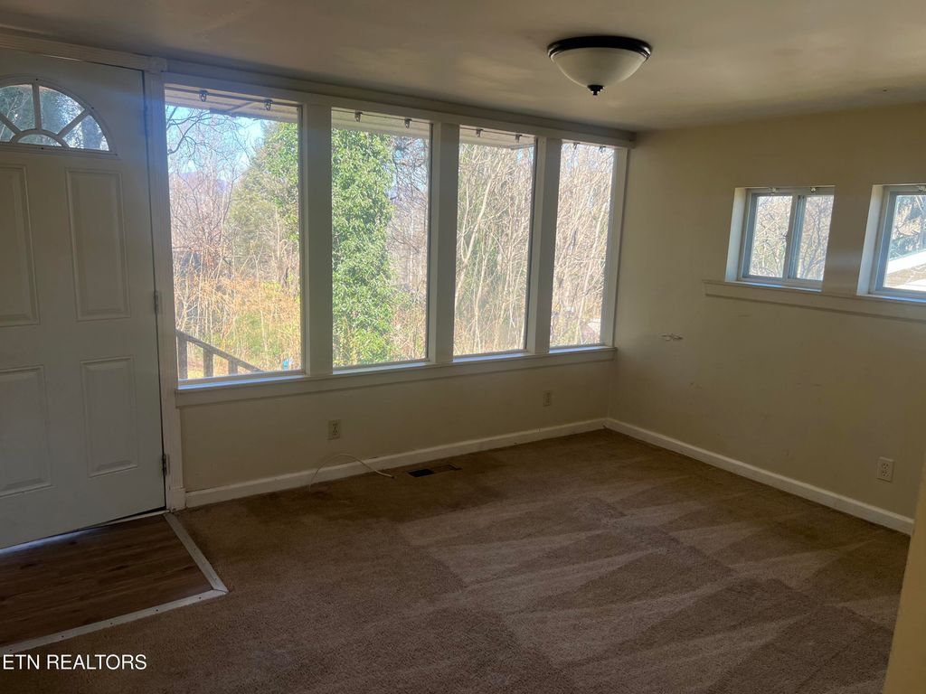 Photo of 113 S Walker Lane, Oak Ridge, TN 37830 (MLS # 1323096)