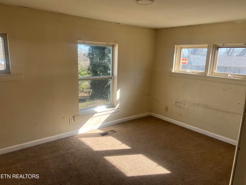 Tiny photo for 113 S Walker Lane, Oak Ridge, TN 37830 (MLS # 1323096)
