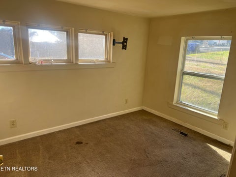Tiny photo for 113 S Walker Lane, Oak Ridge, TN 37830 (MLS # 1323096)