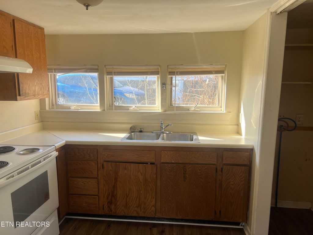 Photo of 113 S Walker Lane, Oak Ridge, TN 37830 (MLS # 1323096)