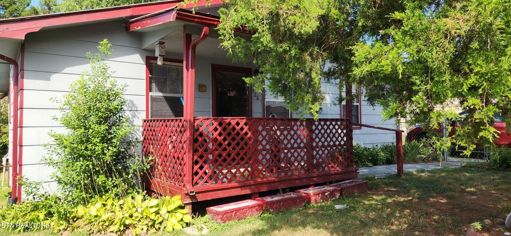 Photo of 428 Browder Circle, Oliver Springs, TN 37840 (MLS # 1311383)