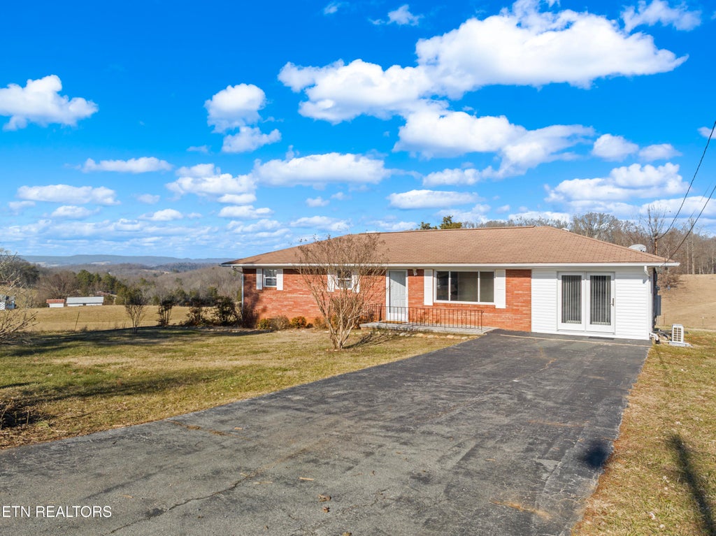 Photo of 596 Wanda Drive, Talbott, TN 37877 (MLS # 1288366)