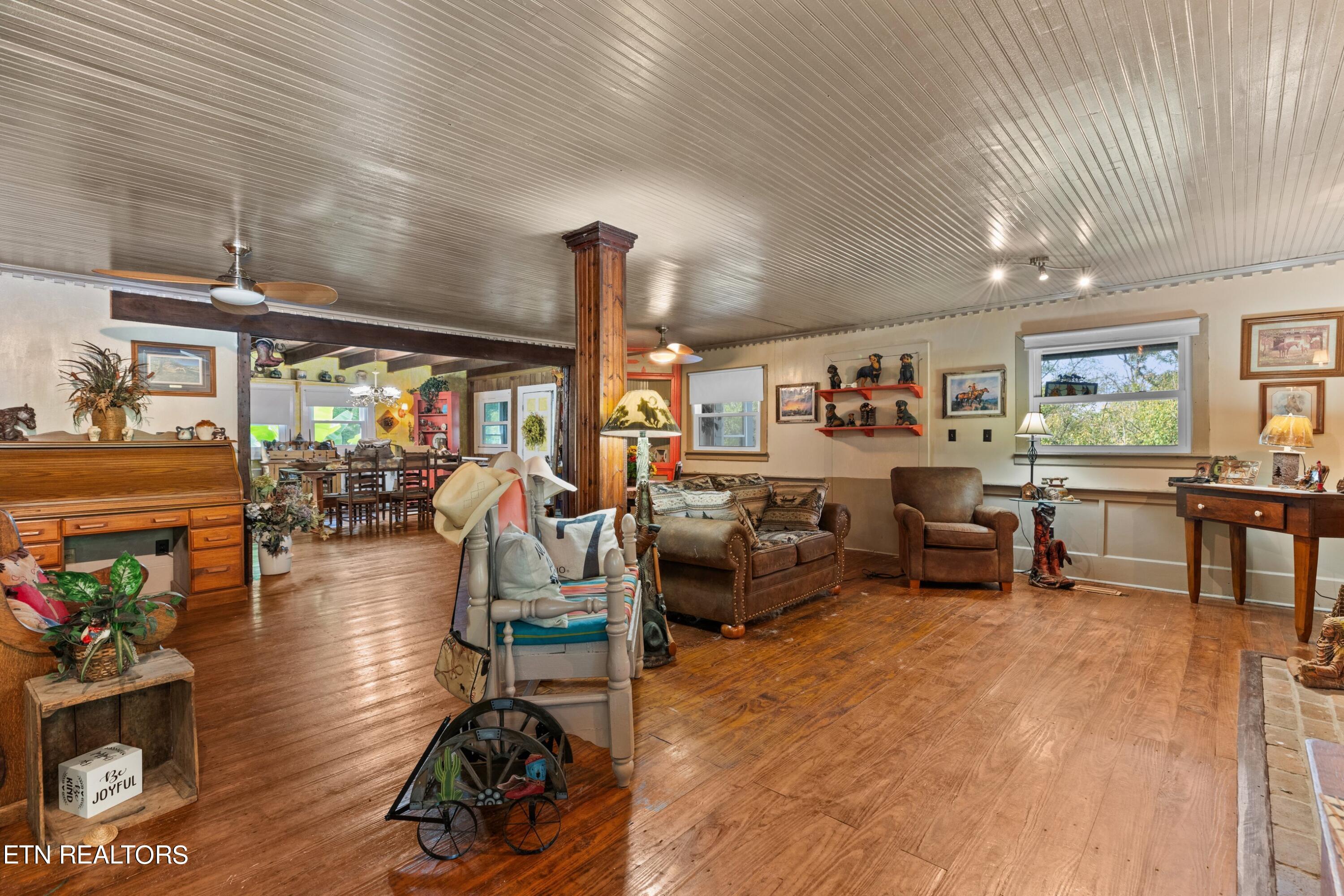 151 Golden Rd