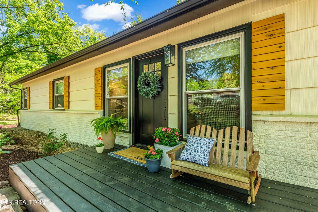 Photo of 1304 Sumac Drive, Knoxville, TN 37919 (MLS # 1336937)