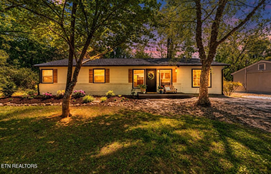 Photo of 1304 Sumac Drive, Knoxville, TN 37919 (MLS # 1336937)