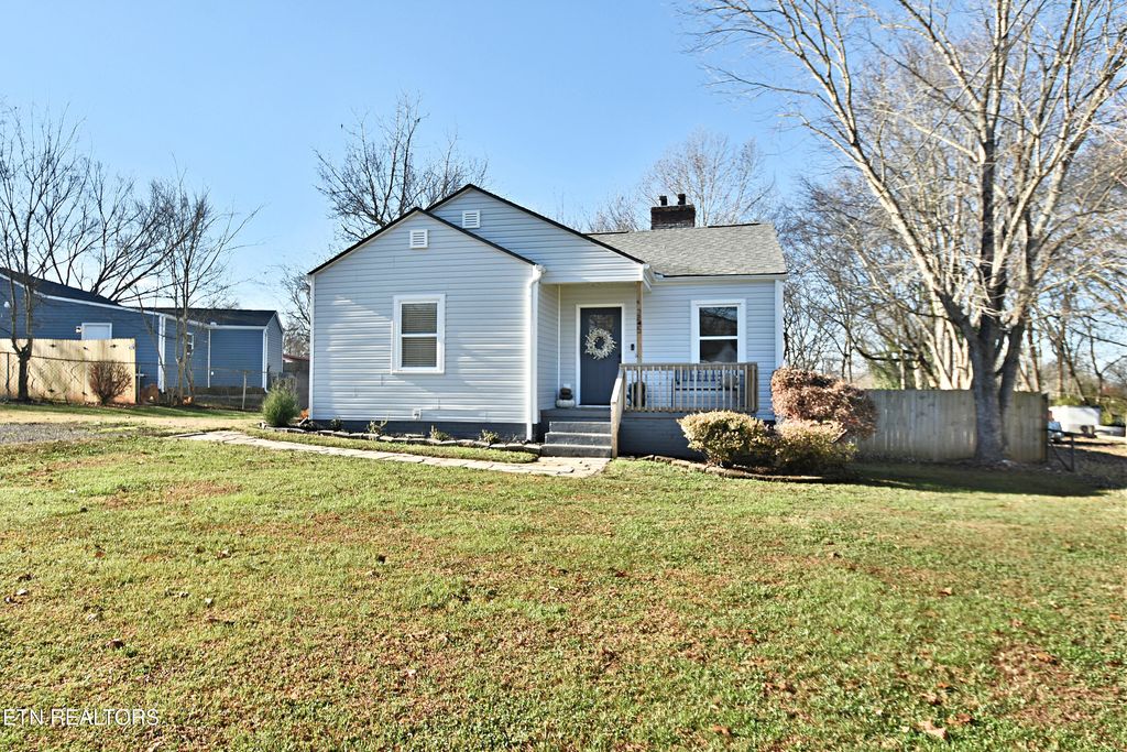 Photo of 255 Currie Ave, Maryville, TN 37804 (MLS # 1322828)