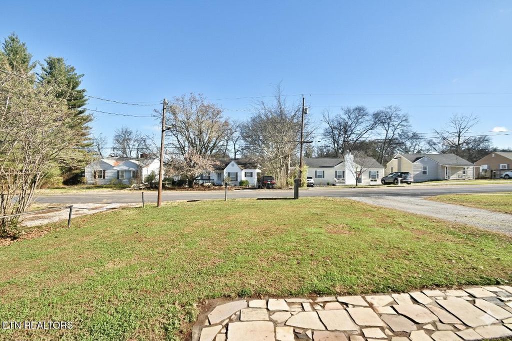 Photo of 255 Currie Ave, Maryville, TN 37804 (MLS # 1322828)