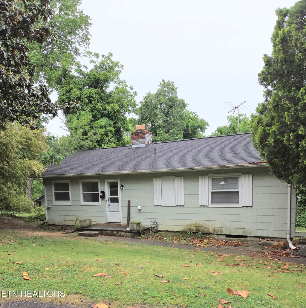 Photo of 620 Pennsylvania Ave, Oak Ridge, TN 37830 (MLS # 1340032)