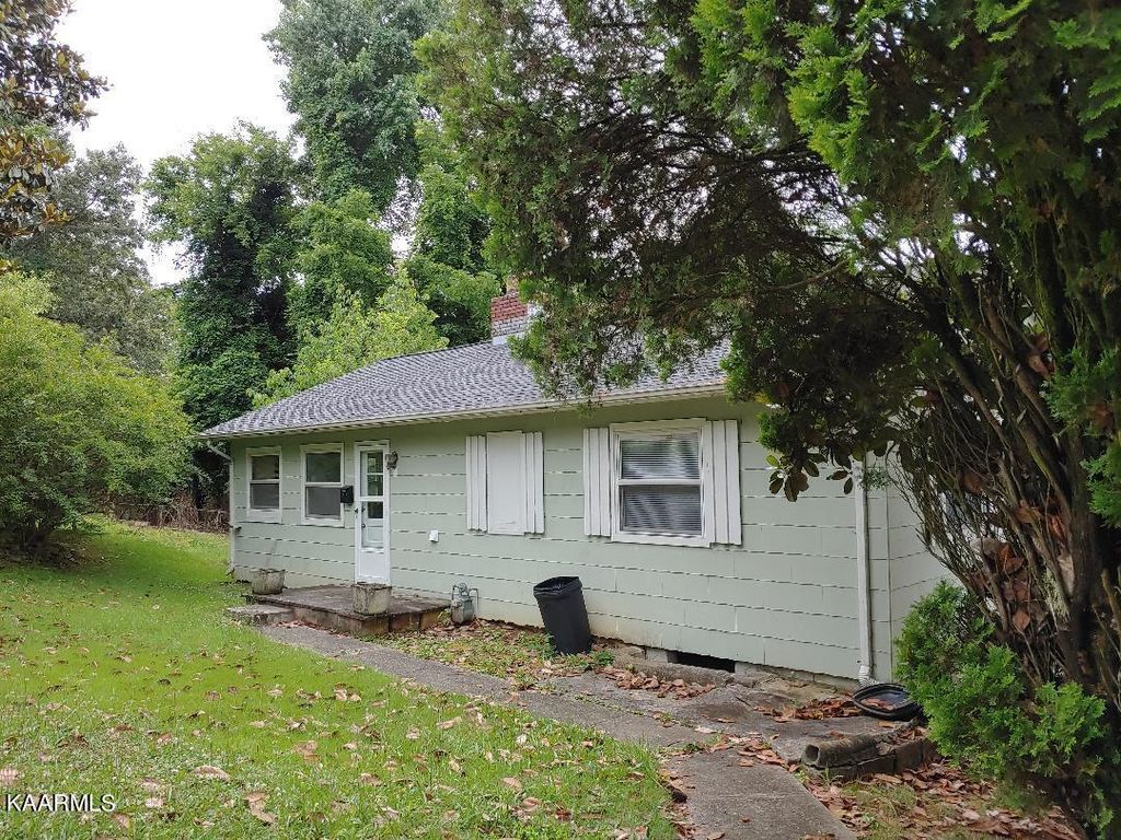 Photo of 620 Pennsylvania Ave, Oak Ridge, TN 37830 (MLS # 1340032)