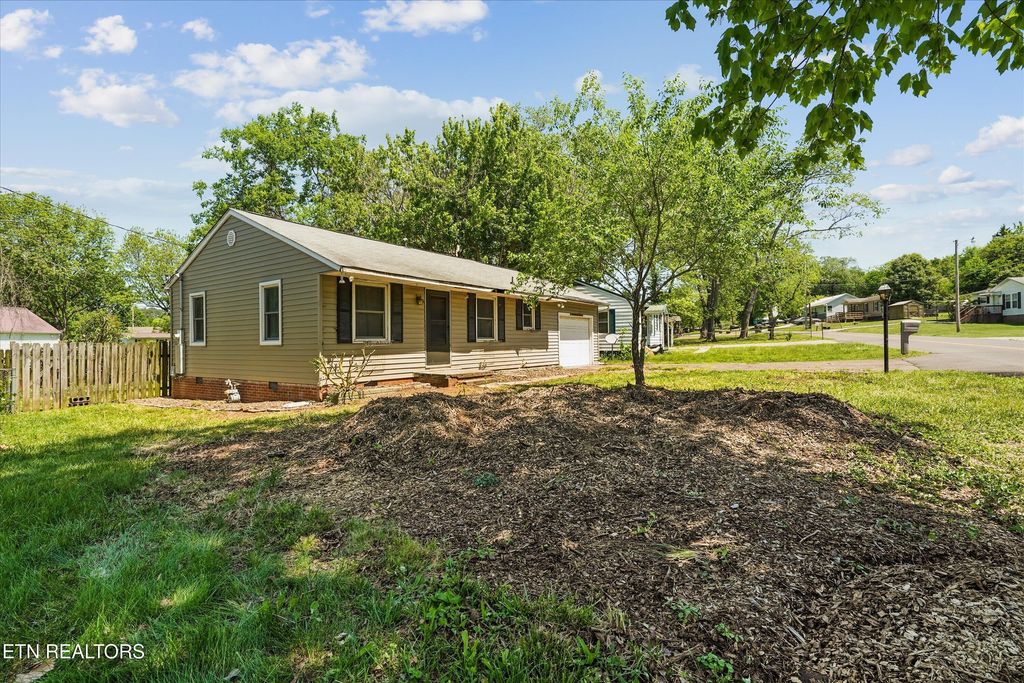 Photo of 310 Defoe Circle, Maryville, TN 37804 (MLS # 1338417)