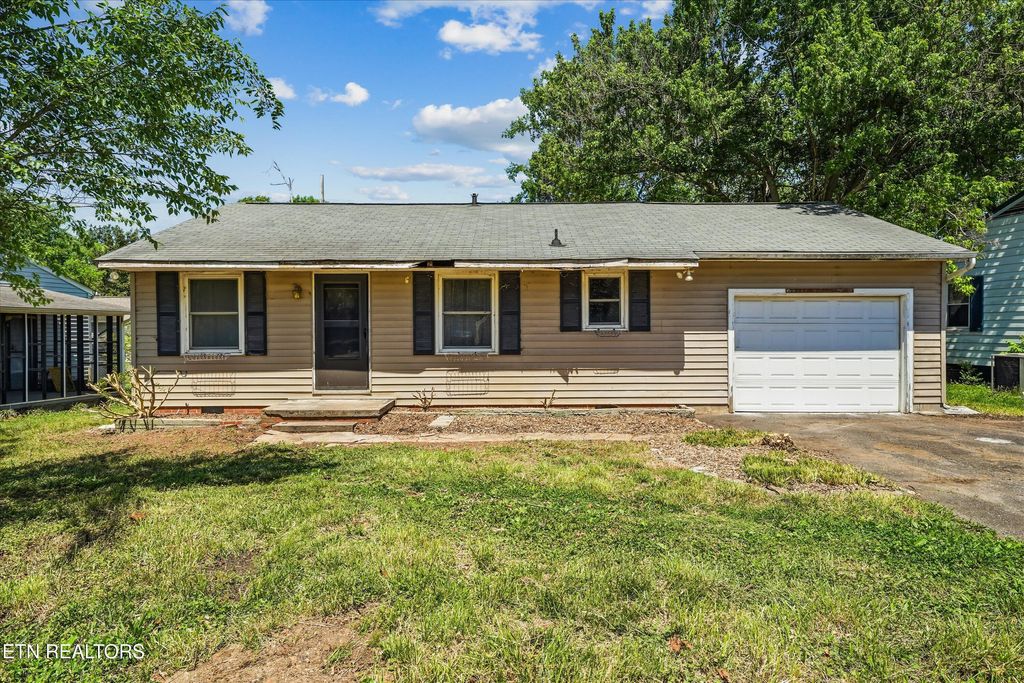 Photo of 310 Defoe Circle, Maryville, TN 37804 (MLS # 1338417)