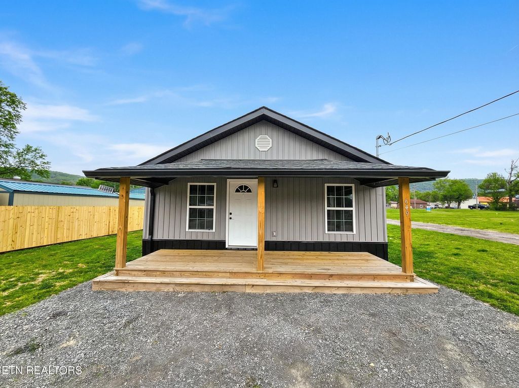Photo of 649 Elm Ave, Rockwood, TN 37854 (MLS # 1328558)
