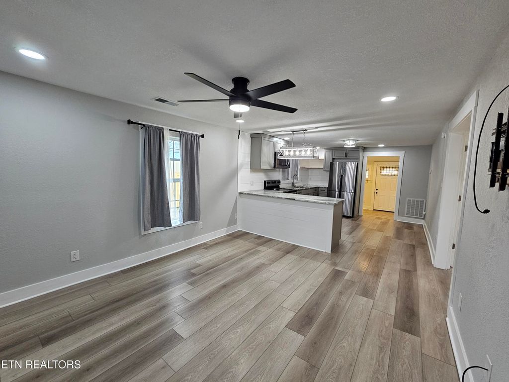 Photo of 649 Elm Ave, Rockwood, TN 37854 (MLS # 1328558)