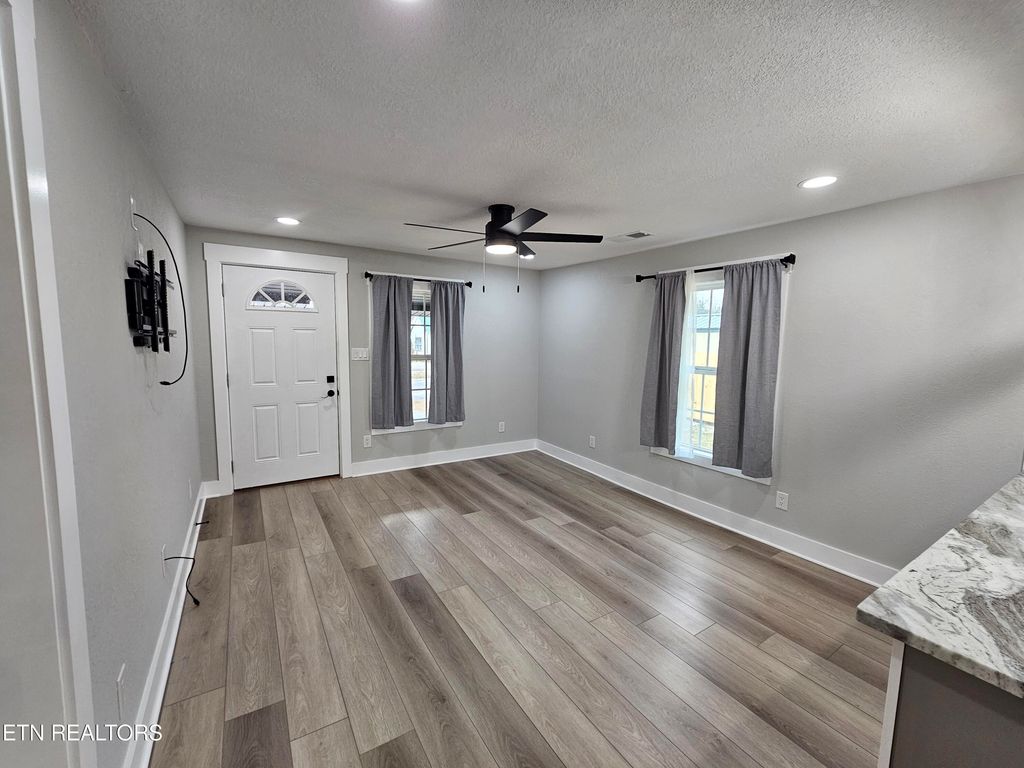 Photo of 649 Elm Ave, Rockwood, TN 37854 (MLS # 1328558)