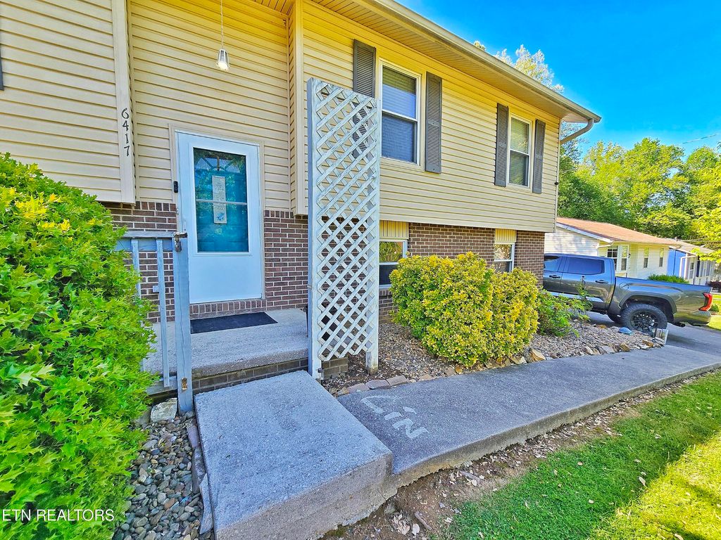 Photo of 6417 Hunters Glen Drive, Knoxville, TN 37921 (MLS # 1337606)