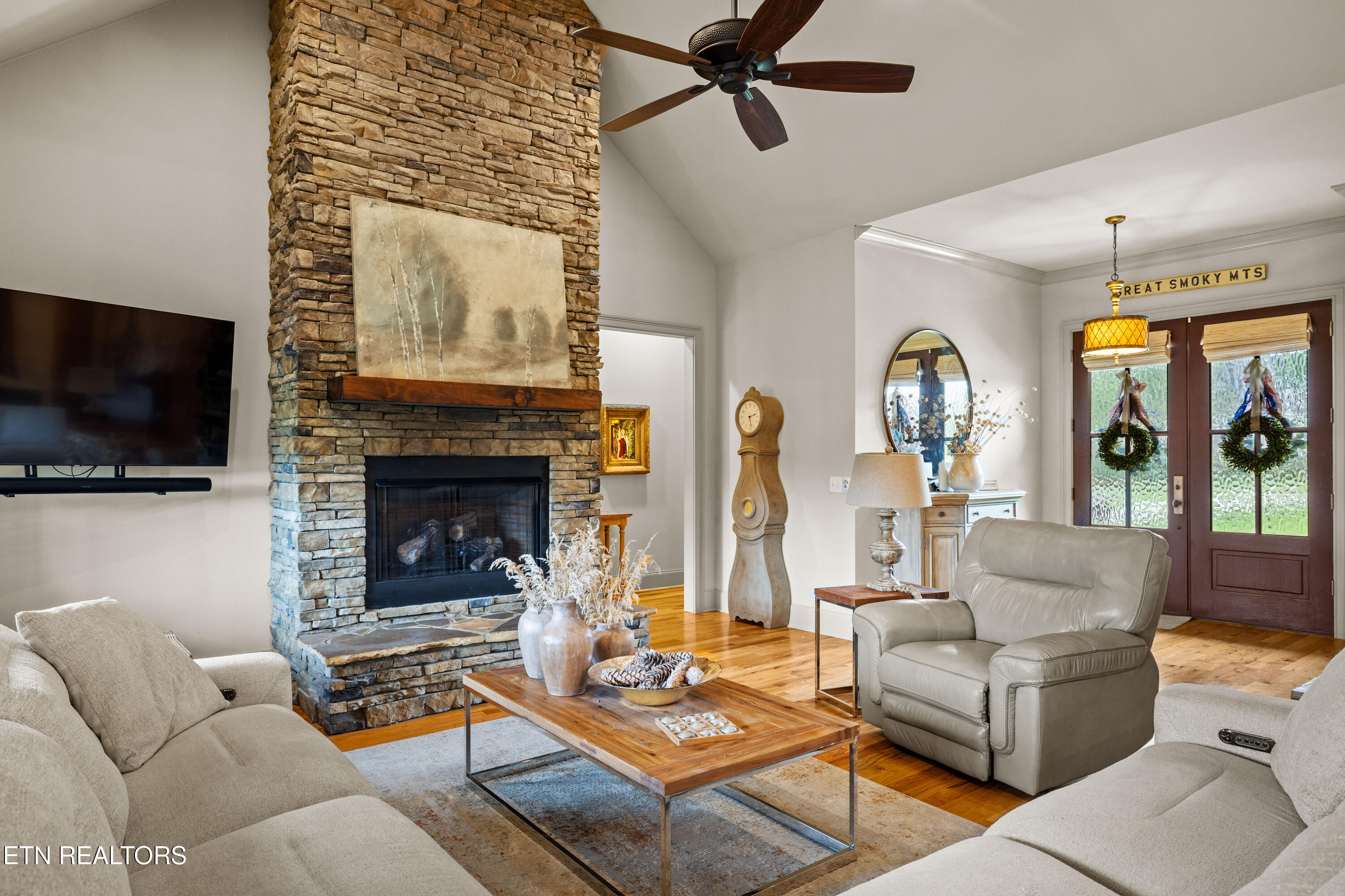 1322 Stonehenge Drive