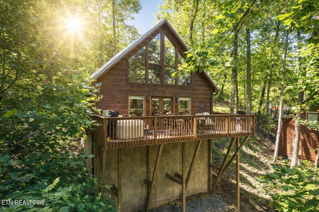 Photo of 1031 Elm Circle, Sevierville, TN 37876 (MLS # 1330389)