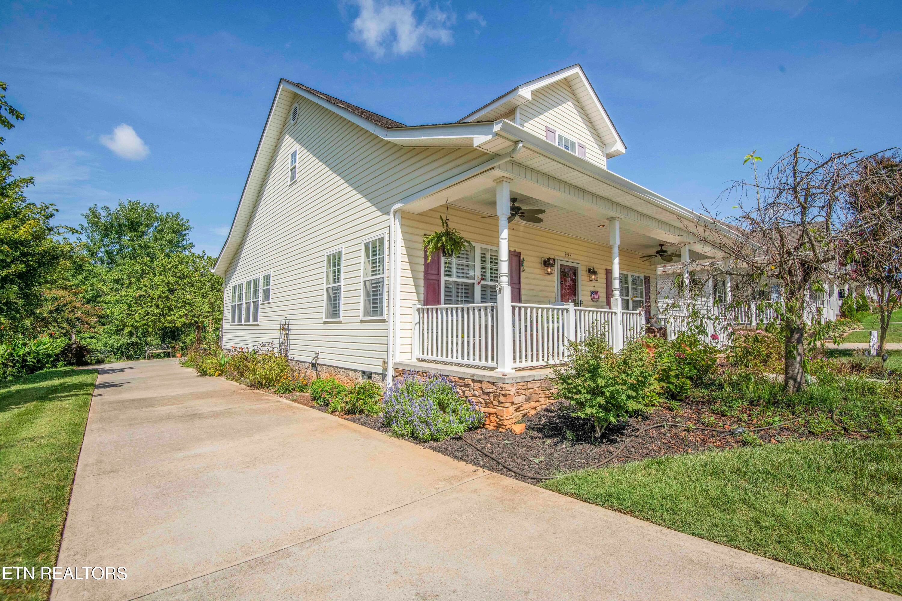 952 Stratford Ave