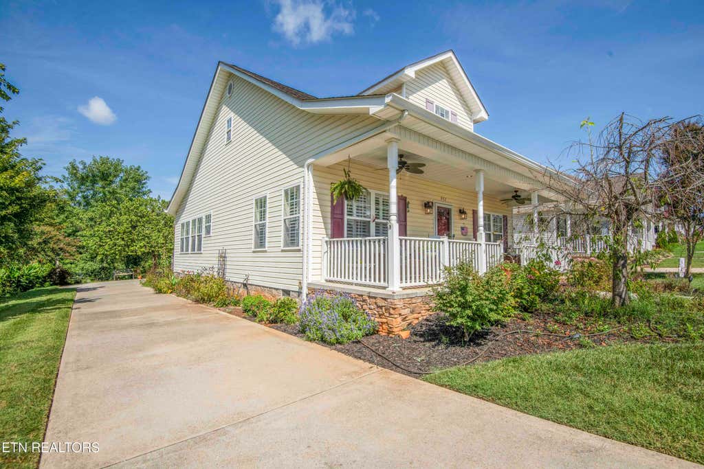 Photo of 952 Stratford Ave, Sweetwater, TN 37874 (MLS # 1352964)