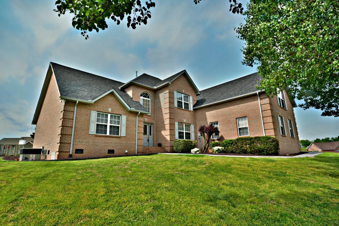 Photo 1 of 30 — 1528 Crestridge Drive, Maryville, TN 37804