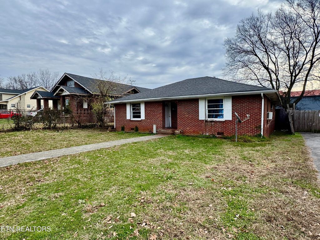 Photo of 2808 E 5th Ave, Knoxville, TN 37914 (MLS # 1324380)