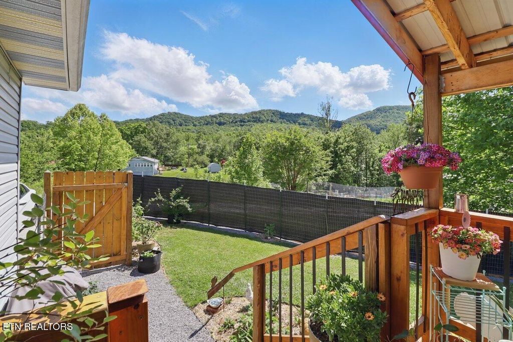 Photo of 164 Walker Lane, Middlesboro, KY 40965 (MLS # 1325032)