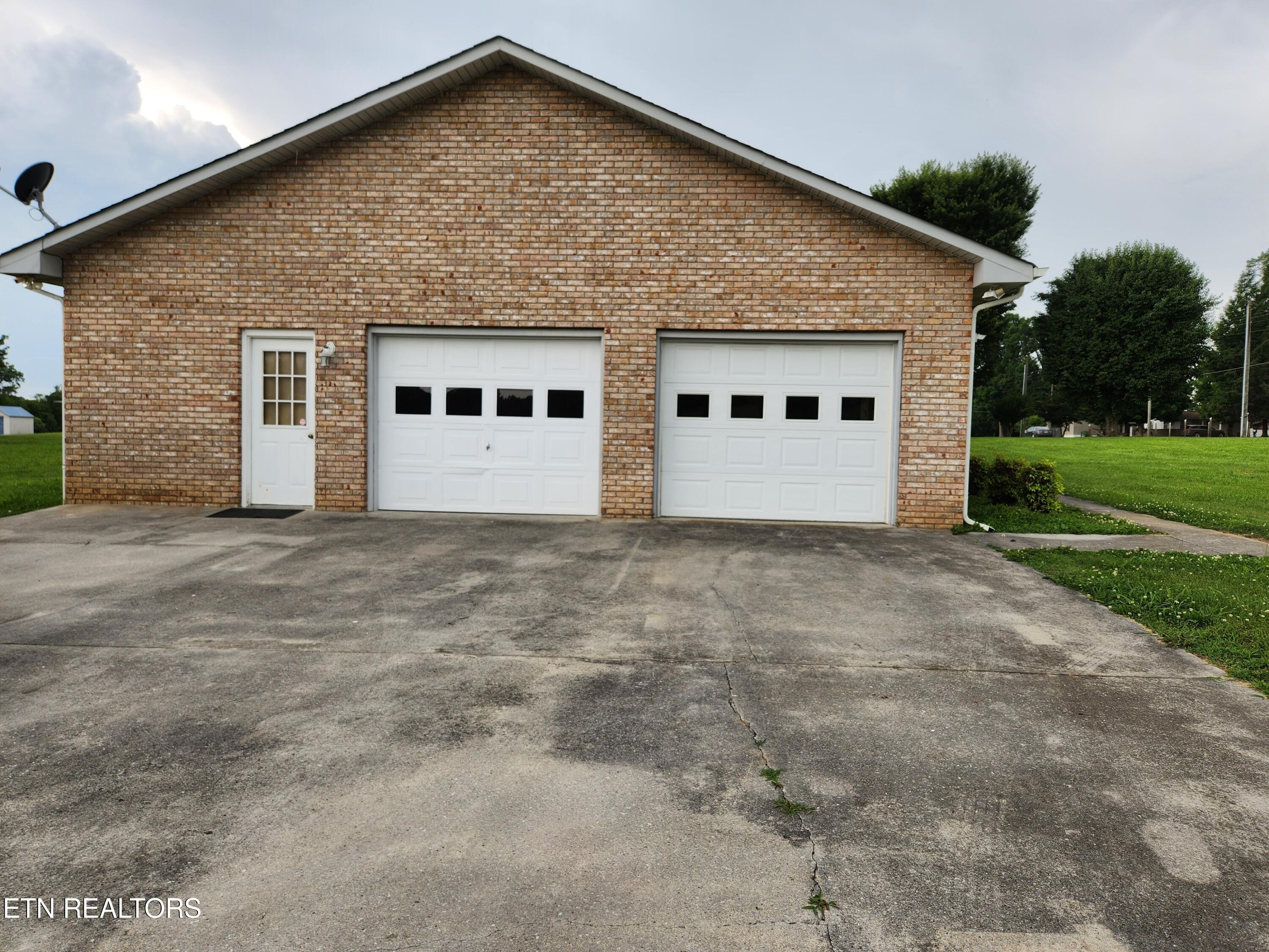 1070 Dyer Rd