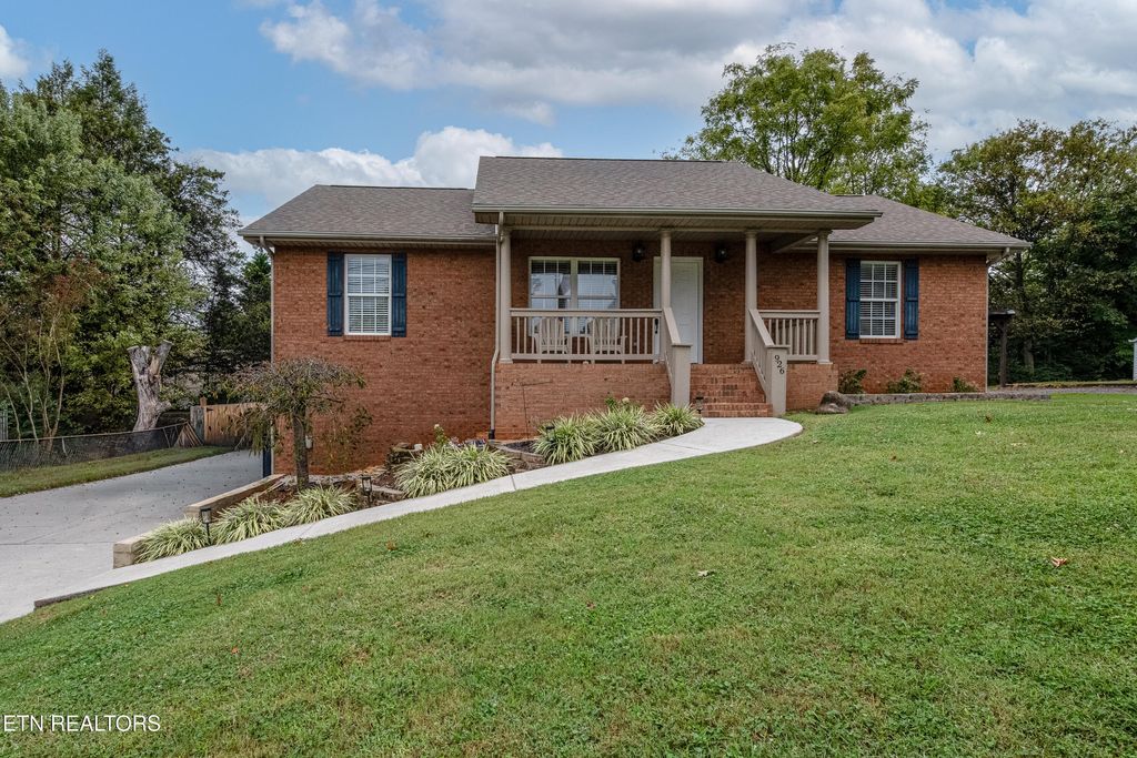 Photo of 926 Brentwood Drive, Maryville, TN 37804 (MLS # 1316653)