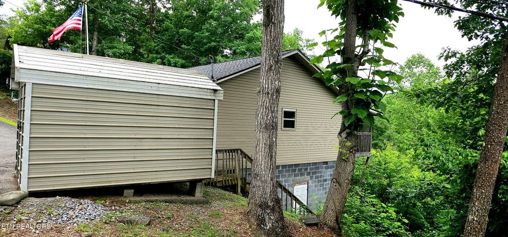 Photo of 816 W Gold Dust Drive, Pigeon Forge, TN 37863 (MLS # 1301180)