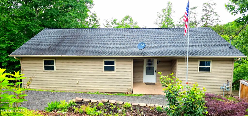 Photo of 816 W Gold Dust Drive, Pigeon Forge, TN 37863 (MLS # 1301180)